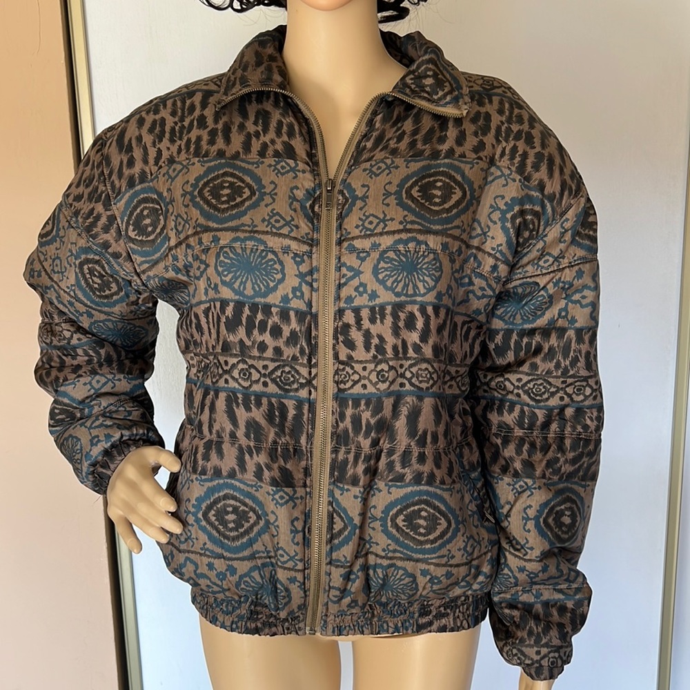 Vintage Animal Print Puffer Jacket. 100 % Silk. Size S